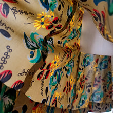 Cargar imagen en el visor de la galería, 1940s - Exquisite Czechoslovak Olive Green Floral Print Dress - W30 (76cm)