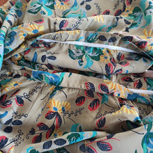 Cargar imagen en el visor de la galería, 1940s - Exquisite Czechoslovak Olive Green Floral Print Dress - W30 (76cm)