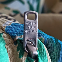 Cargar imagen en el visor de la galería, 1940s - Exquisite Czechoslovak Olive Green Floral Print Dress - W30 (76cm)