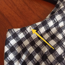 Charger l'image dans la galerie, 1950s - Gorgeous Black & White Floral Dress - W34 (86cm)