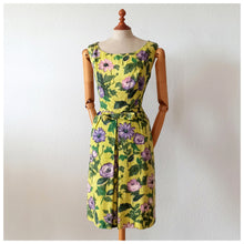 Load image into Gallery viewer, 1950s 1960s - Stunning Lime Floral Print Cotton Dress - W30 (76cm)