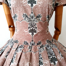 Charger l'image dans la galerie, 1950s - Adorable Romantic Cotton Dress - W32 (82cm)