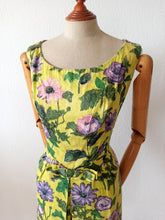 Load image into Gallery viewer, 1950s 1960s - Stunning Lime Floral Print Cotton Dress - W30 (76cm)