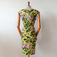 Load image into Gallery viewer, 1950s 1960s - Stunning Lime Floral Print Cotton Dress - W30 (76cm)
