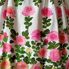 Charger l'image dans la galerie, 1950s - Stunning German Roseprint Dress - W25 (64cm)