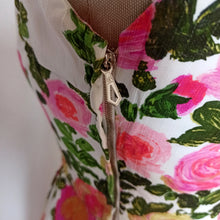 Charger l'image dans la galerie, 1950s - Stunning German Roseprint Dress - W25 (64cm)