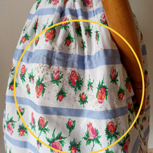 Carica l'immagine nel visualizzatore di Gallery, 1950s - Adorable Pockets Roseprint Cotton Dress - W27 (68cm)