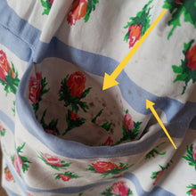 Carica l'immagine nel visualizzatore di Gallery, 1950s - Adorable Pockets Roseprint Cotton Dress - W27 (68cm)