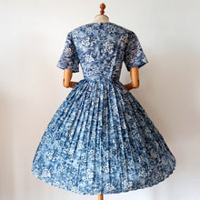 Charger l'image dans la galerie, 1950s - TREVIRA, Germany - Stunning Blue Floral Dress - W34 (86cm)