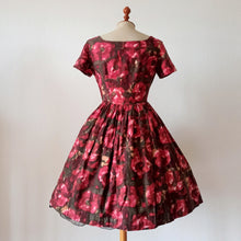 Charger l'image dans la galerie, 1950s - Gorgeous Abstract Floral Cotton Dress - W27 (68cm)