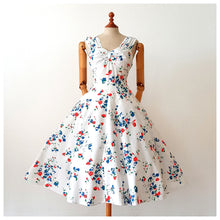Laden Sie das Bild in den Galerie-Viewer, VTG Does 1950s - ETAM, Germany - Stunning Cotton Dress - W28 (72cm)