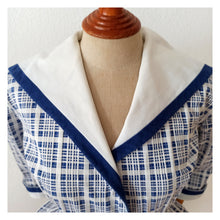 Charger l'image dans la galerie, 1950s - Gorgeous Sailor Collar Textured Cotton Dress - W26 (66cm)