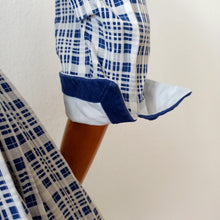 Charger l'image dans la galerie, 1950s - Gorgeous Sailor Collar Textured Cotton Dress - W26 (66cm)