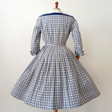 Charger l'image dans la galerie, 1950s - Gorgeous Sailor Collar Textured Cotton Dress - W26 (66cm)