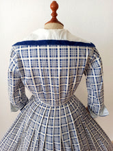 Charger l'image dans la galerie, 1950s - Gorgeous Sailor Collar Textured Cotton Dress - W26 (66cm)