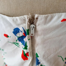 Laden Sie das Bild in den Galerie-Viewer, VTG Does 1950s - ETAM, Germany - Stunning Cotton Dress - W28 (72cm)