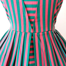 Charger l'image dans la galerie, 1950s 1960s - WENJA, Germany - Pink Green Stripes Dress - W25 (64cm)