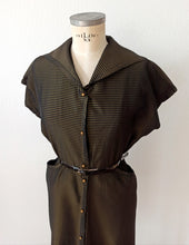 Charger l'image dans la galerie, 1950s - Stunning Black & Gold Striped Satin Dress - W34 (86cm)