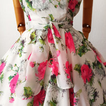 Charger l'image dans la galerie, 1950s - TREVIRA, Germany - Stunning Chrysanthemum Dress - W26 (66cm)