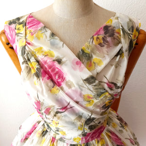 1950s - Adorable Roseprint Lightweight Satin Dress - W27.5 (70cm)