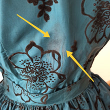 Charger l'image dans la galerie, 1950s - Exquisite Teal Blue Satin & Velvet Dress - W30 (76cm)