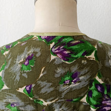 Cargar imagen en el visor de la galería, 1940s - Stunning Abstract Floral Green Cotton Dress - W33 (84cm)