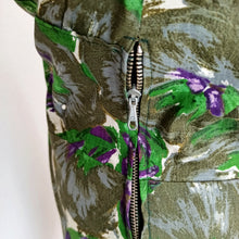 Cargar imagen en el visor de la galería, 1940s - Stunning Abstract Floral Green Cotton Dress - W33 (84cm)