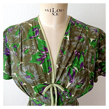 Cargar imagen en el visor de la galería, 1940s - Stunning Abstract Floral Green Cotton Dress - W33 (84cm)