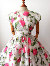 Charger l'image dans la galerie, 1950s - TREVIRA, Germany - Stunning Chrysanthemum Dress - W26 (66cm)
