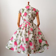 Charger l'image dans la galerie, 1950s - TREVIRA, Germany - Stunning Chrysanthemum Dress - W26 (66cm)