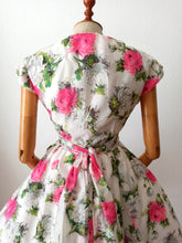 Charger l'image dans la galerie, 1950s - TREVIRA, Germany - Stunning Chrysanthemum Dress - W26 (66cm)