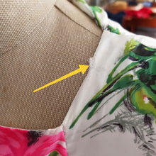 Charger l'image dans la galerie, 1950s - TREVIRA, Germany - Stunning Chrysanthemum Dress - W26 (66cm)