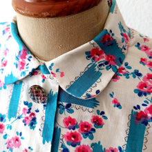 Cargar imagen en el visor de la galería, 1950s - Adorable Floral Cotton Belted Dress - W31 (78cm)