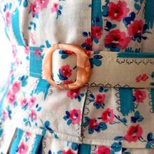 Cargar imagen en el visor de la galería, 1950s - Adorable Floral Cotton Belted Dress - W31 (78cm)