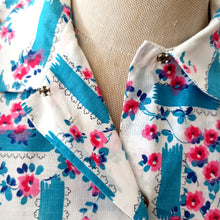 Cargar imagen en el visor de la galería, 1950s - Adorable Floral Cotton Belted Dress - W31 (78cm)