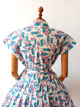 Cargar imagen en el visor de la galería, 1950s - Adorable Floral Cotton Belted Dress - W31 (78cm)