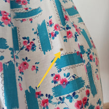 Cargar imagen en el visor de la galería, 1950s - Adorable Floral Cotton Belted Dress - W31 (78cm)