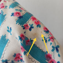 Cargar imagen en el visor de la galería, 1950s - Adorable Floral Cotton Belted Dress - W31 (78cm)