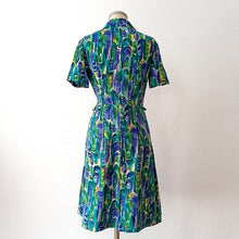 Carica l'immagine nel visualizzatore di Gallery, 1940s 1950s - GOLTNATEL, Germany - Abstract Rayon Dress - W28 (72cm)