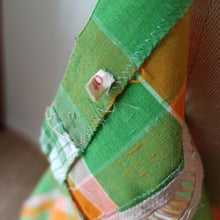 Laden Sie das Bild in den Galerie-Viewer, 1970s - Adorable Plaid Cotton Pockets Dress - W26 (66cm)