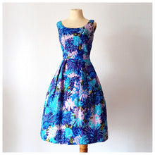 Charger l'image dans la galerie, 1950s 1960s - BOUTIQUE-SORA FASHIONS, France - Rayon Silk Dress - W26 (66cm)