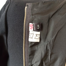 Laden Sie das Bild in den Galerie-Viewer, 1960s - Stunning Black Crepe Mod Dress - W33 (84cm)