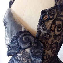 Charger l'image dans la galerie, 1940s 1950s - Outstanding Beauty Lace Dress  - W25/26 (64/66cm)