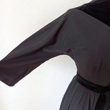 Cargar imagen en el visor de la galería, 1940s 1950s - HETTLAGE, Hannover - Elegan Black Taffeta & Vevet  Dress  - W27 (68cm)