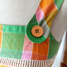 Laden Sie das Bild in den Galerie-Viewer, 1970s - Adorable Plaid Cotton Pockets Dress - W26 (66cm)