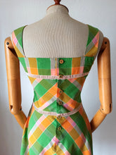 Laden Sie das Bild in den Galerie-Viewer, 1970s - Adorable Plaid Cotton Pockets Dress - W26 (66cm)