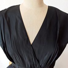 Charger l'image dans la galerie, 1950s - Stunning Black Satin Night Dress - W27 (68cm)