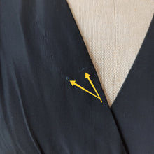Charger l'image dans la galerie, 1950s - Stunning Black Satin Night Dress - W27 (68cm)