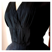Charger l'image dans la galerie, 1950s - Stunning Black Satin Night Dress - W27 (68cm)