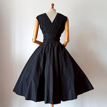 Charger l'image dans la galerie, 1950s - Stunning Black Satin Night Dress - W27 (68cm)